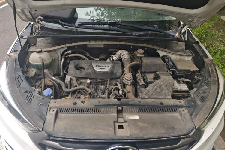 Used Hyundai Tucson 2015 1.6T Dual-Clutch Two-Wheel-Drive Leading Model Engine Bay