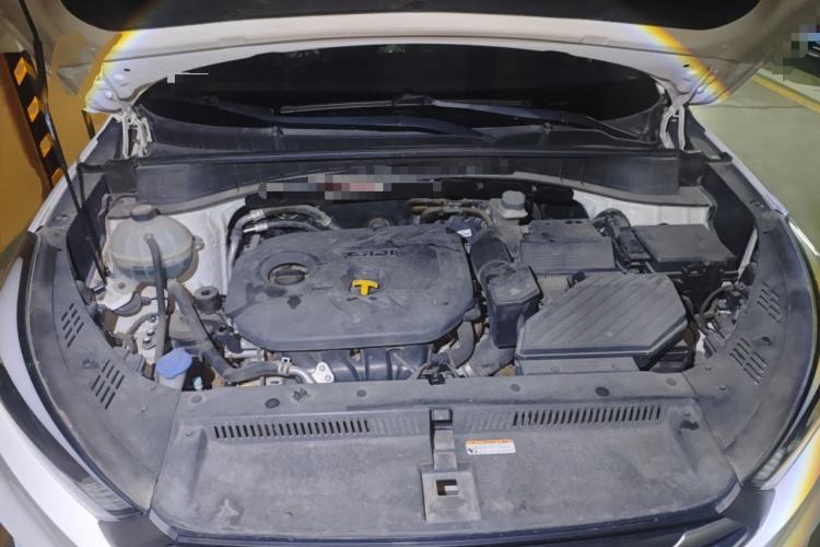 Used Hyundai Tucson 2015 2.0L Automatic Two-Wheel Drive Smart Version Engine Bay