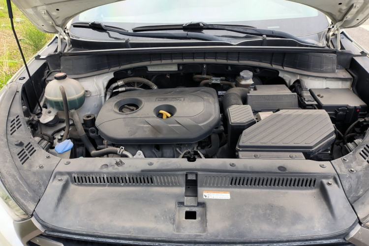 Used Hyundai Tucson 2015 2.0L Automatic Two-Wheel Drive Smart Version Engine Bay