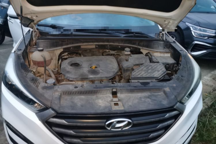 Used Hyundai Tucson 2015 2.0L Automatic Two-Wheel Drive Smart Version Engine Bay