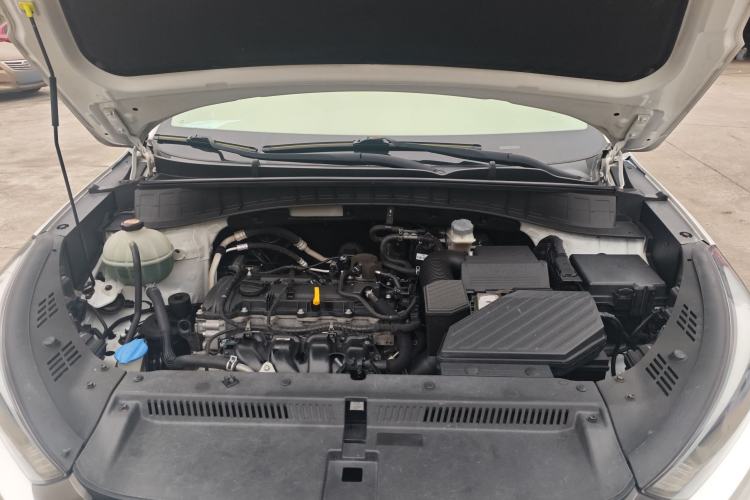 Used Hyundai Tucson 2015 2.0L Automatic Two-Wheel Drive Smart Version Engine Bay