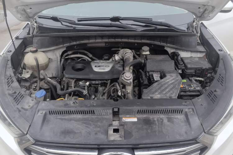 Used Hyundai Tucson 2015 1.6T Dual-Clutch Four-Wheel Drive Flagship Model Engine Bay