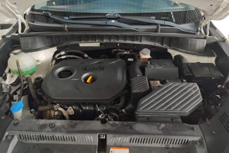 Used Hyundai Tucson 2015 2.0L Automatic Two-Wheel Drive Smart Version Engine Bay