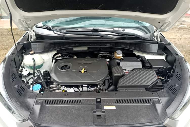 Used Hyundai Tucson 2015 2.0L Automatic Two-Wheel Drive Smart Version Engine Bay