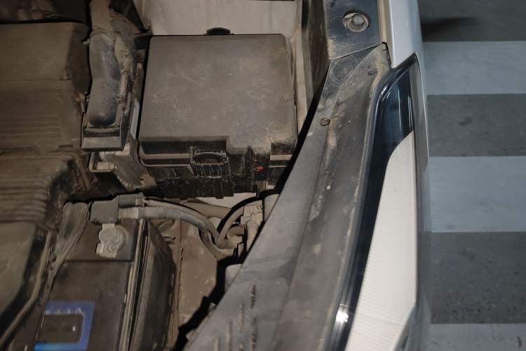 Used Hyundai Tucson 2015 1.6T Dual-Clutch Two-Wheel-Drive Smart Model Engine Bay Left