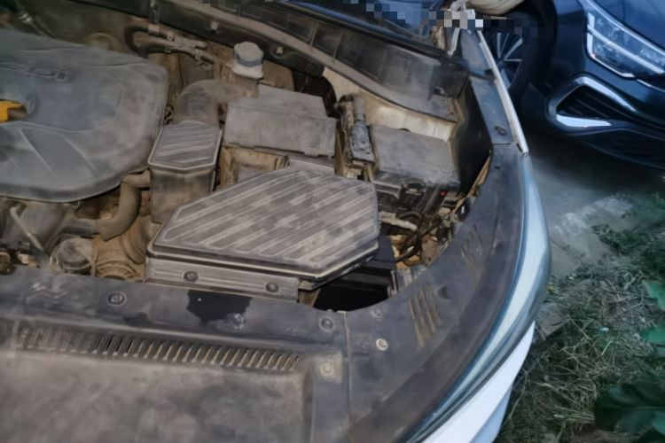 Used Hyundai Tucson 2015 2.0L Automatic Two-Wheel Drive Smart Version Engine Bay Left