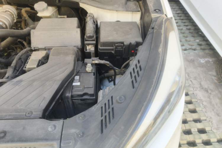 Used Hyundai Tucson 2015 1.6T Dual-Clutch Two-Wheel-Drive Leading Model Engine Bay Left
