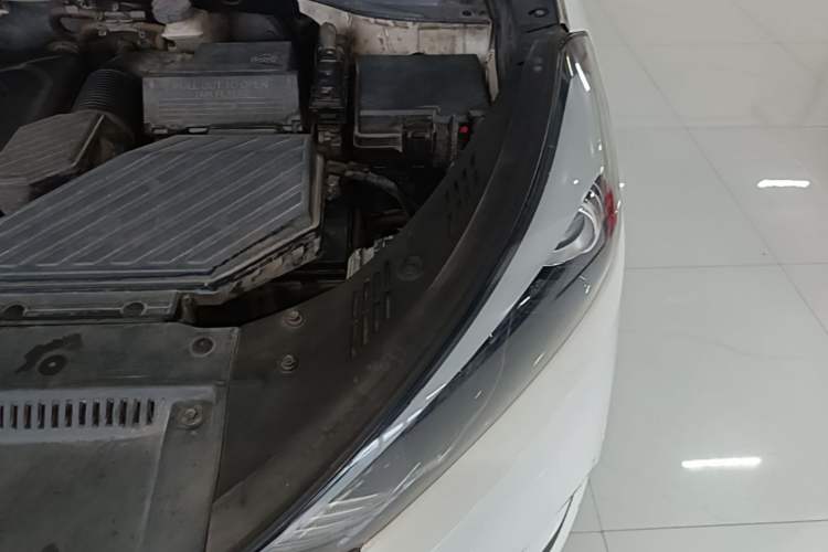 Used Hyundai Tucson 2015 2.0L Automatic Two-Wheel Drive Smart Version Engine Bay Left