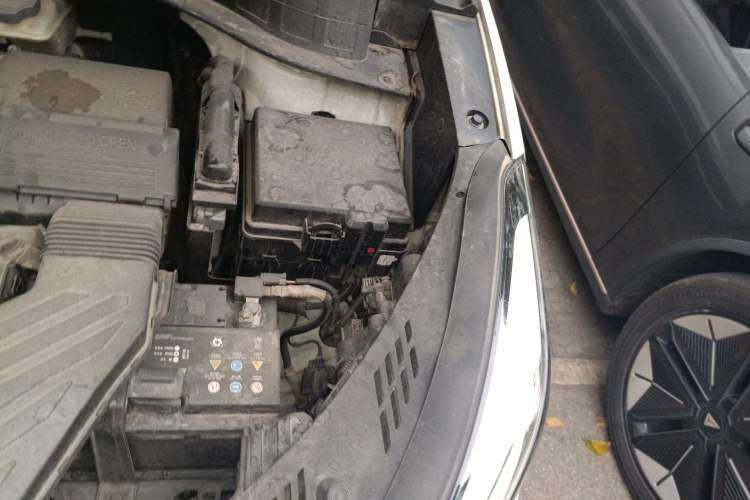 Used Hyundai Tucson 2015 1.6T Dual-Clutch Four-Wheel Drive Flagship Model Engine Bay Left