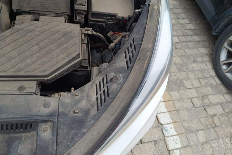 Used Hyundai Tucson 2015 2.0L Automatic Two-Wheel Drive Smart Version Engine Bay Left