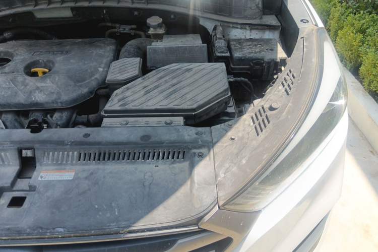 Used Hyundai Tucson 2015 2.0L Automatic Two-Wheel Drive Smart Version Engine Bay Left