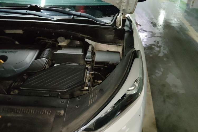 Used Hyundai Tucson 2015 2.0L Automatic Two-Wheel Drive Smart Version Engine Bay Left
