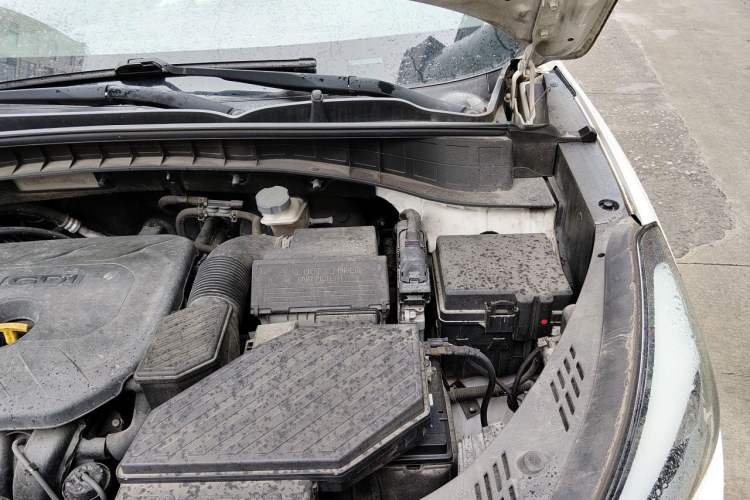 Used Hyundai Tucson 2015 2.0L Automatic Two-Wheel Drive Smart Version Engine Bay Left