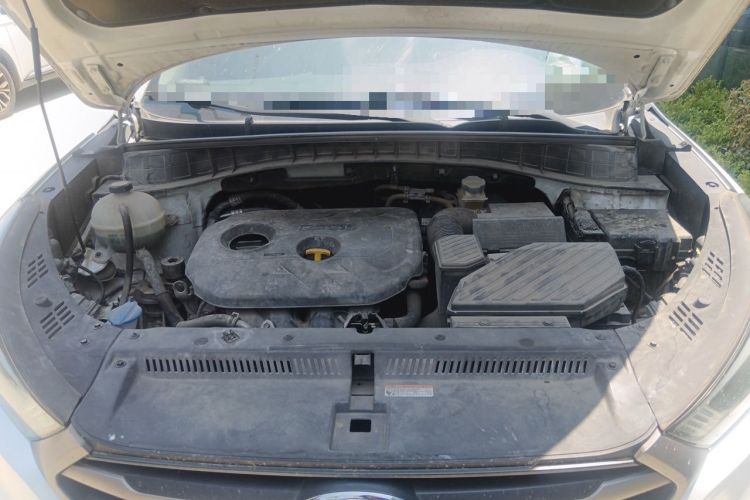 Used Hyundai Tucson 2015 2.0L Automatic Two-Wheel Drive Smart Version Engine Bay