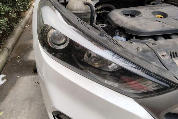 Used Hyundai Tucson 2015 2.0L Automatic Two-Wheel Drive Smart Version Engine Bay Right