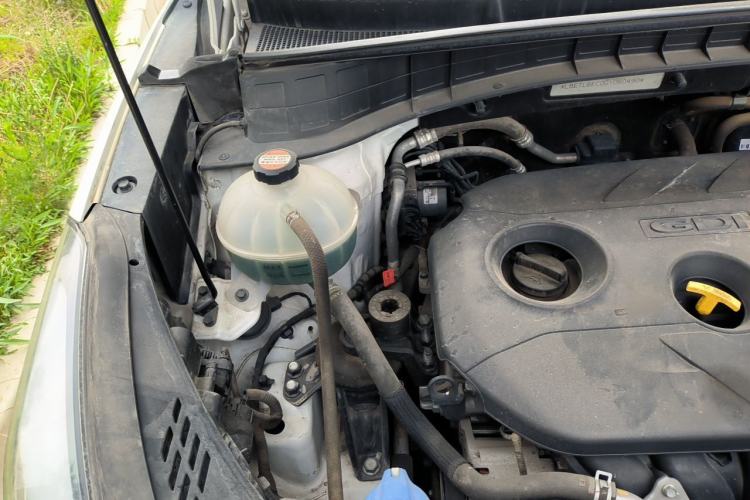 Used Hyundai Tucson 2015 2.0L Automatic Two-Wheel Drive Smart Version Engine Bay Right