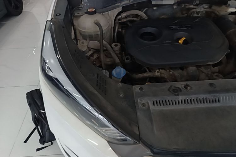 Used Hyundai Tucson 2015 2.0L Automatic Two-Wheel Drive Smart Version Engine Bay Right
