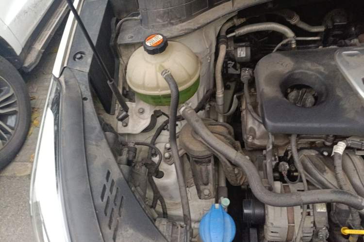 Used Hyundai Tucson 2015 1.6T Dual-Clutch Four-Wheel Drive Flagship Model Engine Bay Right