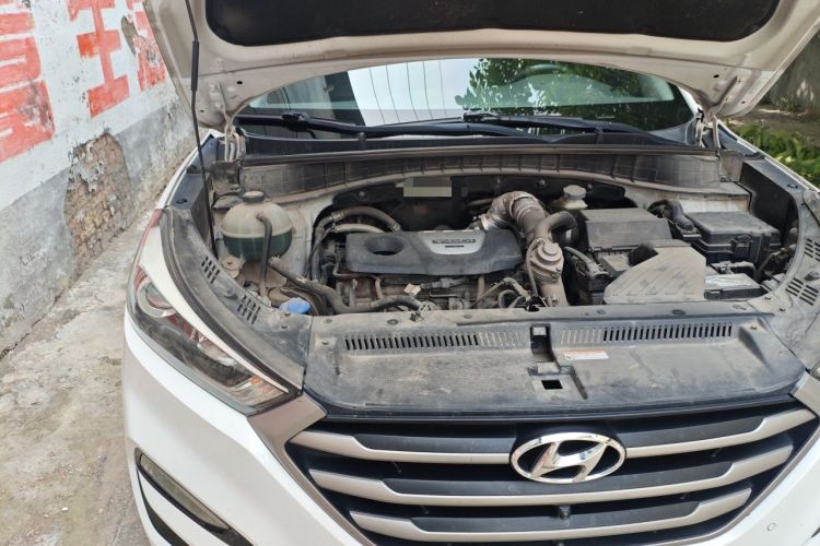 Used Hyundai Tucson 2015 1.6T Dual-Clutch Two-Wheel-Drive Leading Model Engine Bay Right