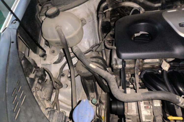 Used Hyundai Tucson 2015 1.6T Dual-Clutch Two-Wheel-Drive Leading Model Engine Bay Right
