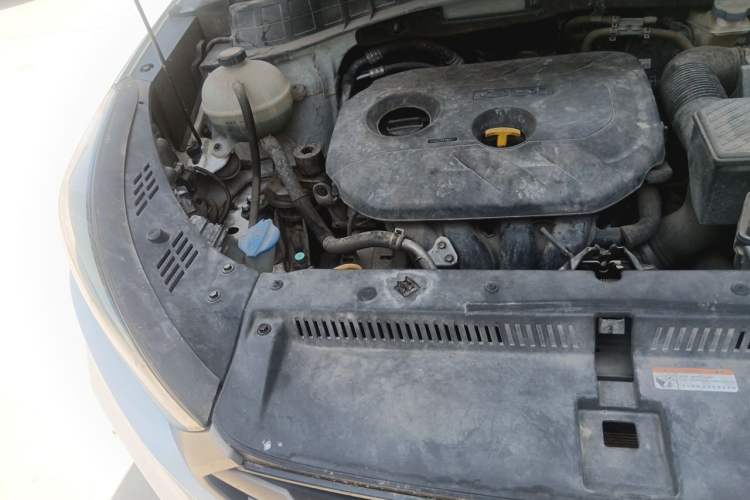 Used Hyundai Tucson 2015 2.0L Automatic Two-Wheel Drive Smart Version Engine Bay Right