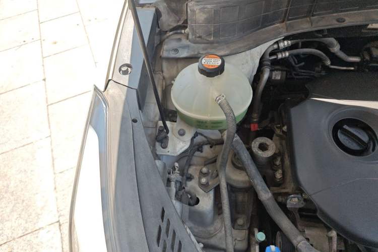 Used Hyundai Tucson 2015 2.0L Automatic Two-Wheel Drive Smart Version Engine Bay Right