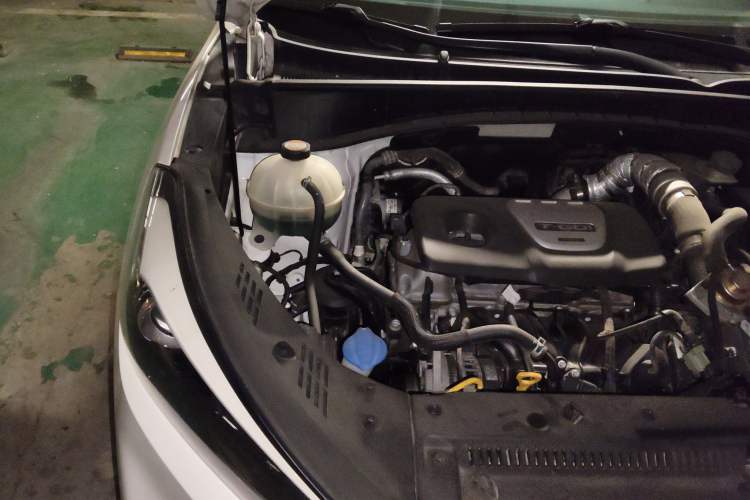 Used Hyundai Tucson 2015 1.6T Dual-Clutch Two-Wheel-Drive Leading Model Engine Bay Right