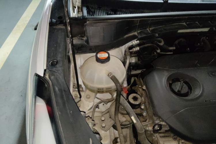 Used Hyundai Tucson 2015 2.0L Automatic Two-Wheel Drive Smart Version Engine Bay Right