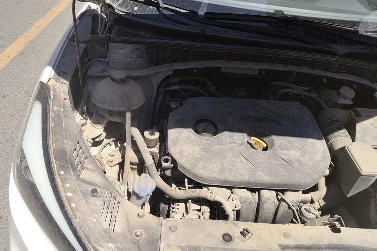 Used Hyundai Tucson 2015 2.0L Automatic Two-Wheel Drive Smart Version Engine Bay Right
