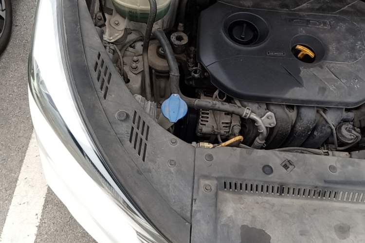 Used Hyundai Tucson 2015 2.0L Automatic Two-Wheel Drive Smart Version Engine Bay Right