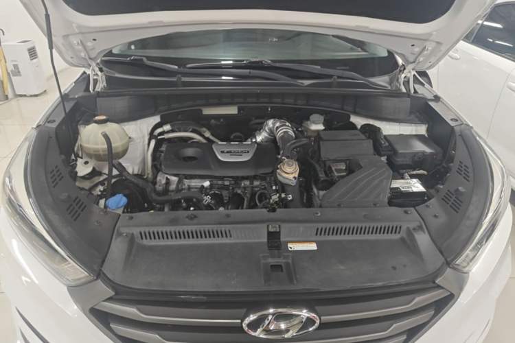 Used Hyundai Tucson 2015 1.6T Dual-Clutch Two-Wheel-Drive Leading Model Engine Bay