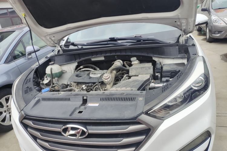 Used Hyundai Tucson 2015 1.6T Dual-Clutch Two-Wheel-Drive Leading Model Engine Bay