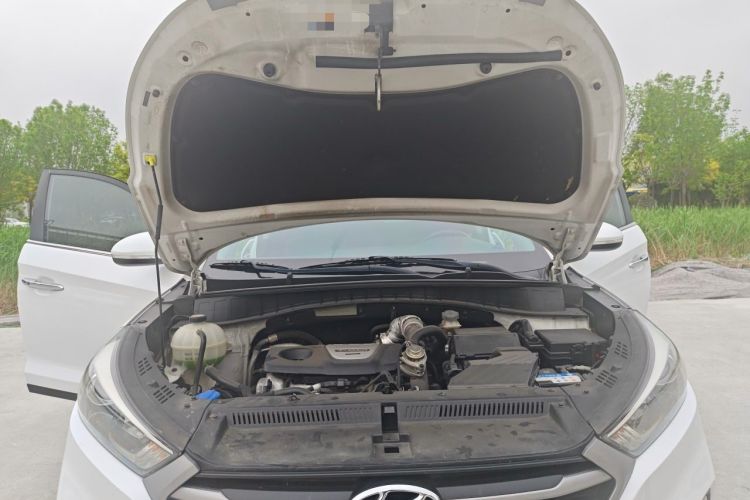 Used Hyundai Tucson 2015 1.6T Dual-Clutch Two-Wheel-Drive Leading Model Engine Bay