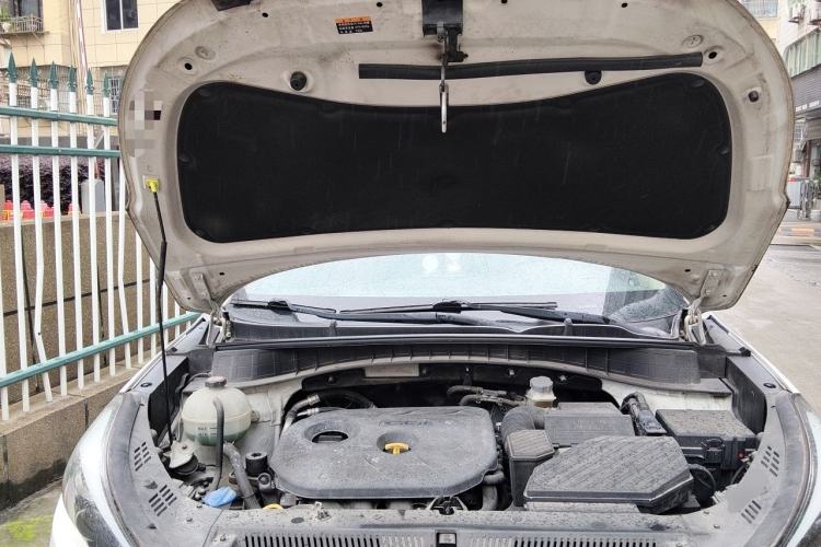 Used Hyundai Tucson 2015 2.0L Automatic Two-Wheel Drive Smart Version Engine Bay