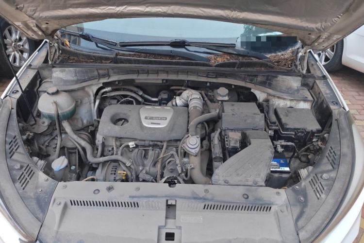 Used Hyundai Tucson 2015 1.6T Dual-Clutch Two-Wheel-Drive Comfort Model Engine Bay