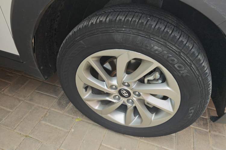 Used Hyundai Tucson 2015 1.6T Dual-Clutch Two-Wheel-Drive Smart Model Exterior 1