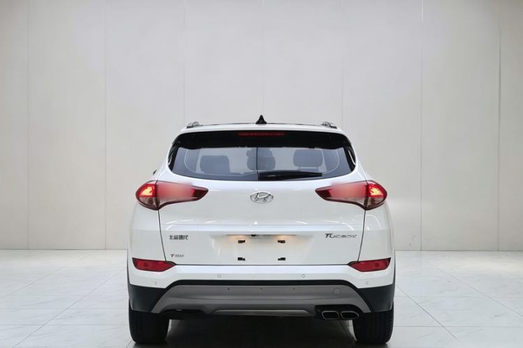 Used Hyundai Tucson 2015 1.6T Dual-Clutch Two-Wheel-Drive Smart Model Exterior 1