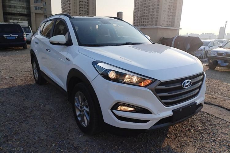 Used Hyundai Tucson 2015 1.6T Dual-Clutch Two-Wheel-Drive Smart Model Exterior 1