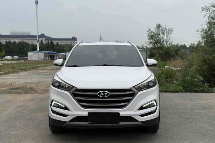 Used Hyundai Tucson 2015 1.6T Dual-Clutch Two-Wheel-Drive Smart Model Exterior 1