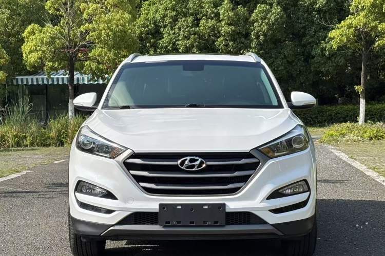 Used Hyundai Tucson 2015 1.6T Dual-Clutch Two-Wheel-Drive Smart Model Exterior 1