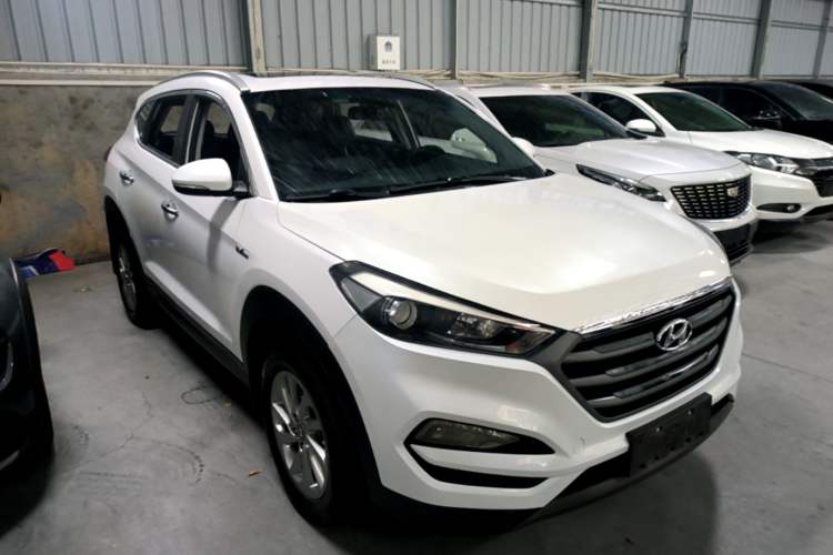 Used Hyundai Tucson 2015 1.6T Dual-Clutch Two-Wheel-Drive Smart Model Exterior 1