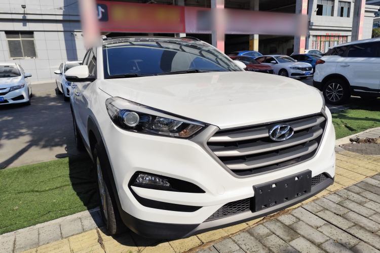 Used Hyundai Tucson 2015 2.0L Automatic Two-Wheel Drive Smart Version Exterior 1