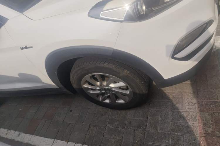Used Hyundai Tucson 2015 1.6T Dual-Clutch Two-Wheel-Drive Smart Model Exterior 1