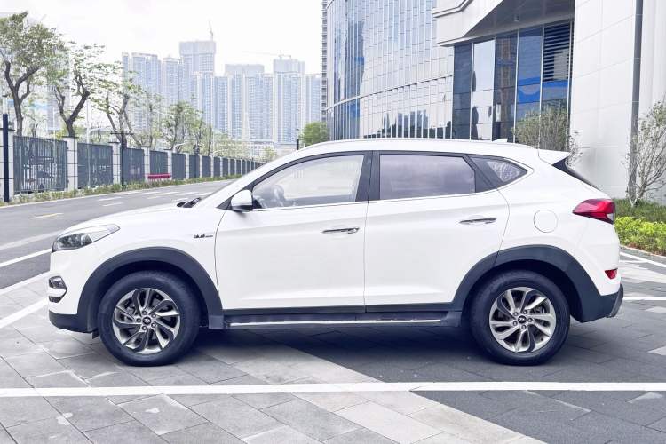 Used Hyundai Tucson 2015 1.6T Dual-Clutch Two-Wheel-Drive Smart Model Exterior 10
