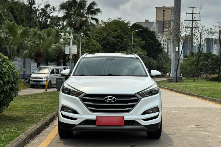 Used Hyundai Tucson 2015 1.6T Dual-Clutch Two-Wheel-Drive Smart Model Exterior 10