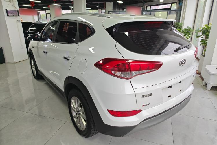 Used Hyundai Tucson 2015 1.6T Dual-Clutch Two-Wheel-Drive Smart Model Exterior 2