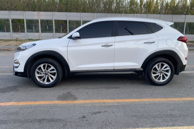 Used Hyundai Tucson 2015 1.6T Dual-Clutch Two-Wheel-Drive Smart Model Exterior 2