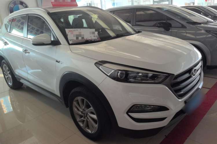 Used Hyundai Tucson 2015 1.6T Dual-Clutch Two-Wheel-Drive Smart Model Exterior 2