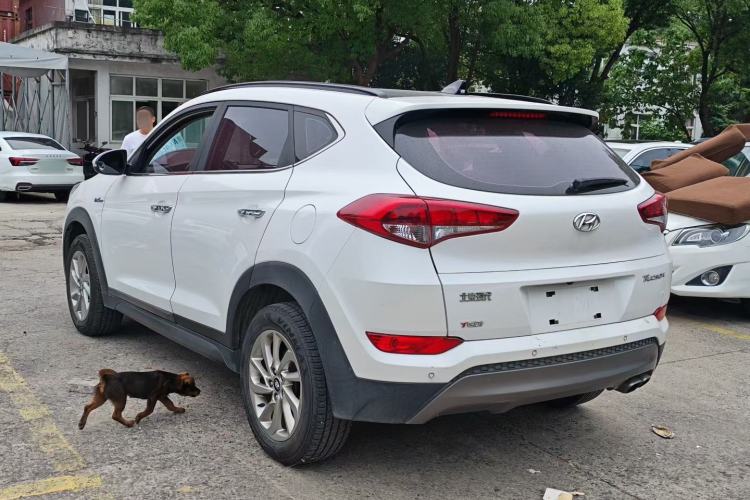 Used Hyundai Tucson 2015 1.6T Dual-Clutch Two-Wheel-Drive Smart Model Exterior 2