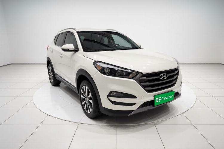 Used Hyundai Tucson 2015 2.0L Automatic Two-Wheel Drive Smart Version Exterior 2